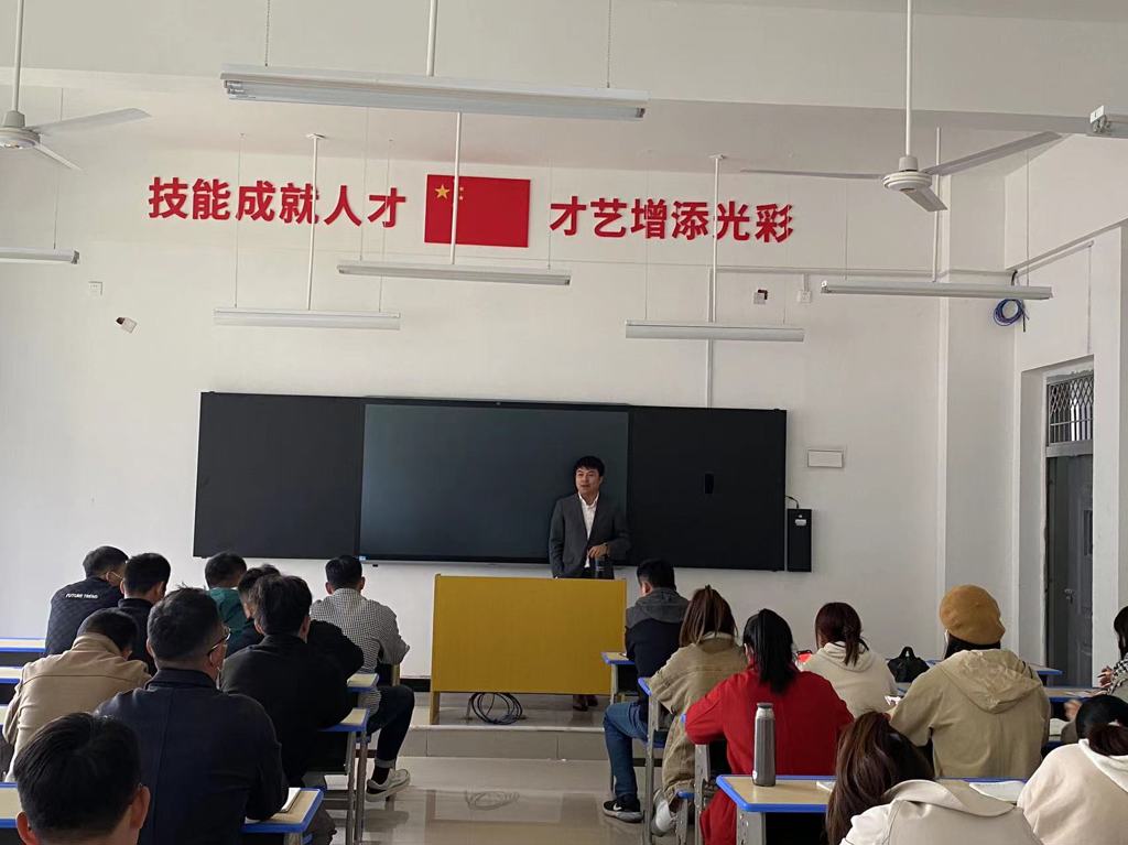 “职业生涯规划与自我成长”主题报告在颍上技工学校举办