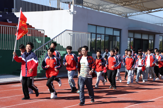 “奋进逐梦路 青春励志行”—全体师生远足拉练活动