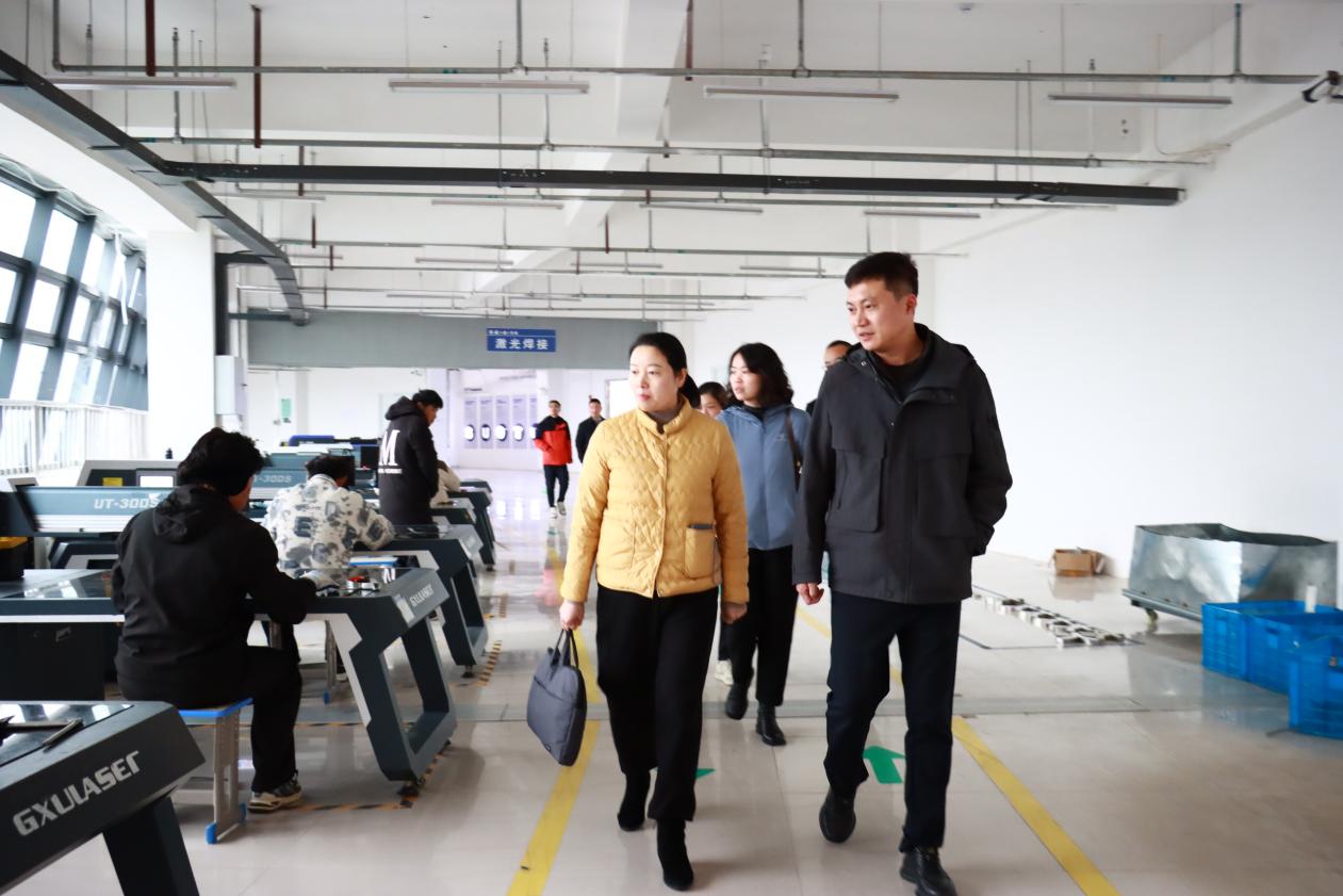 热烈欢迎滁州学院继续教育学院院长陈薇一行莅临我校参观指导
