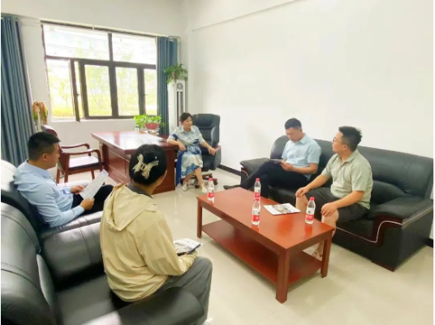 安徽龙耕食品有限公司赴颍上技工学校参观考察