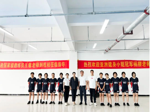 王馨、杨柳莅临颍上技工学校指导专业建设