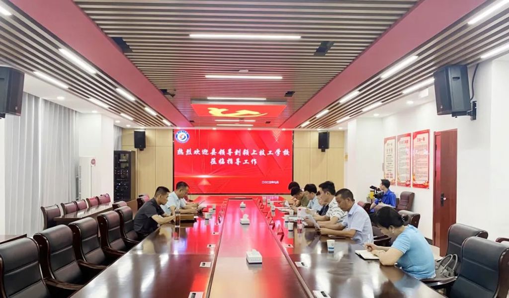 孙文刚一行调研颍上技工学校